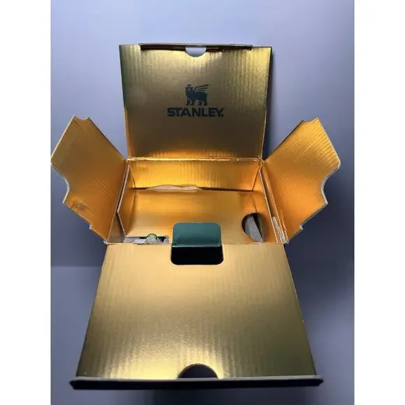 Stanley 2025 St. Patrick’s Day SHAMROCK GREEN 40oz Tumbler BNWT + Custom Bow - Picture 6 of 11